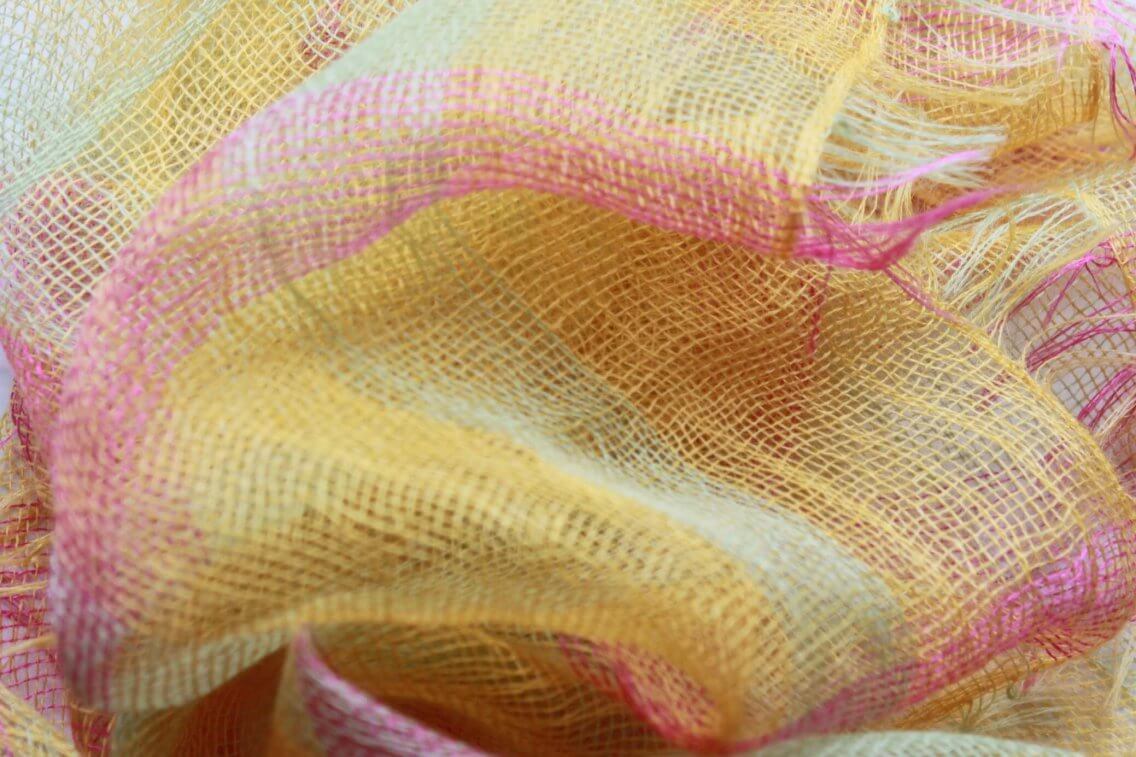 Un mohair non peigné. Alternance d'une duite en toile et d'un sergé