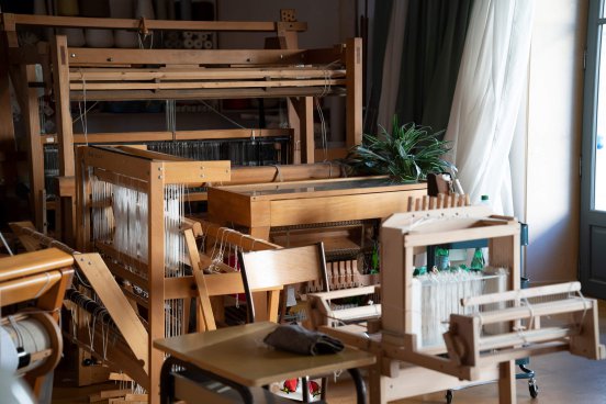 Métier à tisser dans l'atelier ARTissage